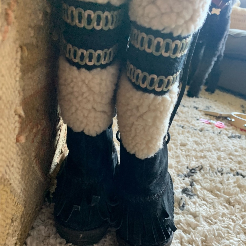 UGGS - Picture 6 of 10